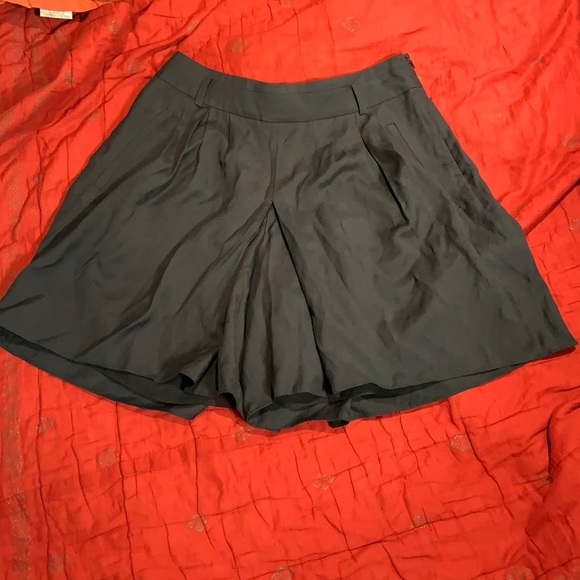 Catrinet navy wide leg pleated shorts - M - Picture 1 of 5